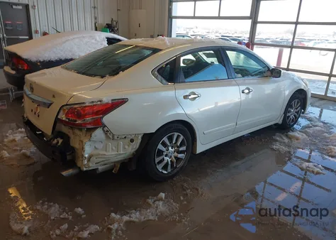 2015 Nissan Altima 2.5 S z USA, uszkodzony, nr VIN 1N4AL3AP7FC133361